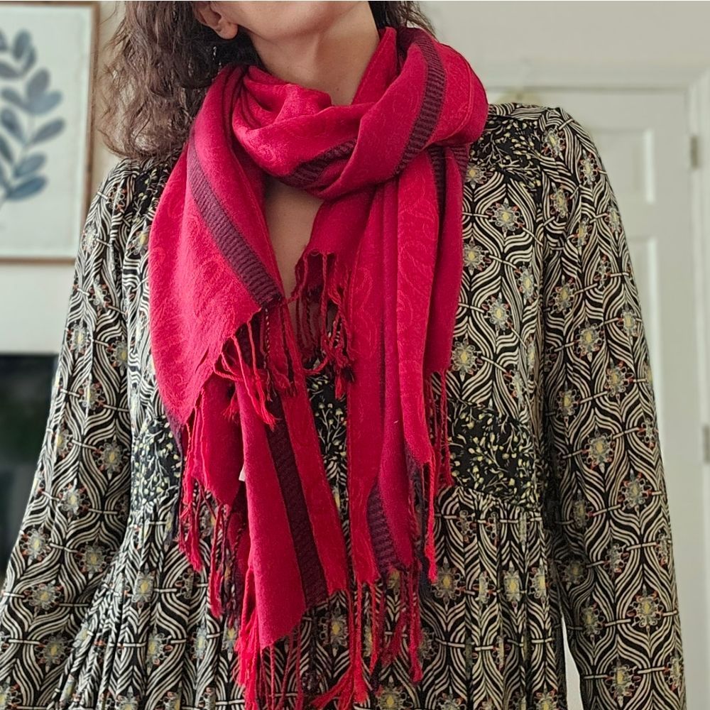 Soft red cashmere pashmina with twisted tassels and metallic …